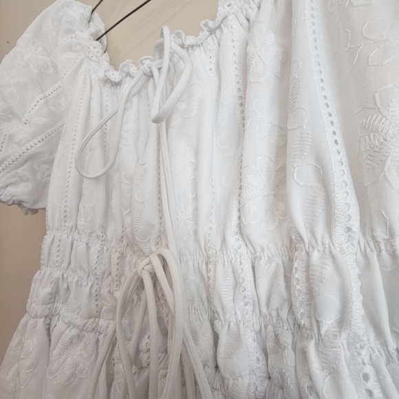 Chic White Wedding Dress for Women - Picture 3 of 5